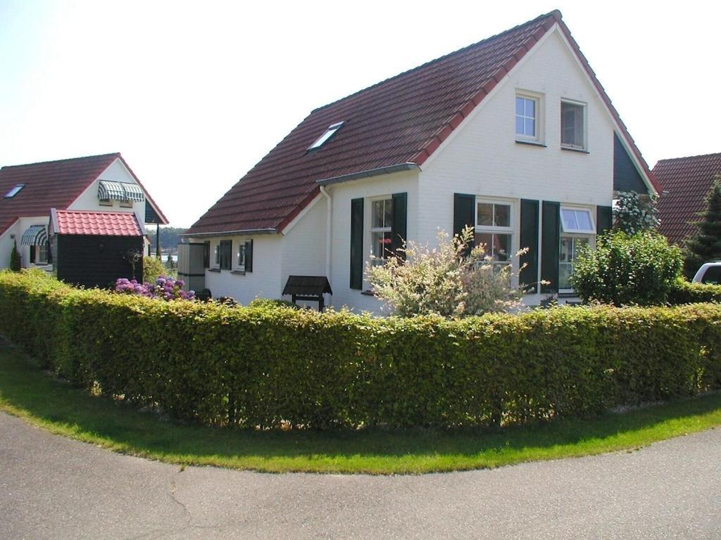 Freistehendes Ferienhaus Am See Naehe Roermond Heel Exterior photo